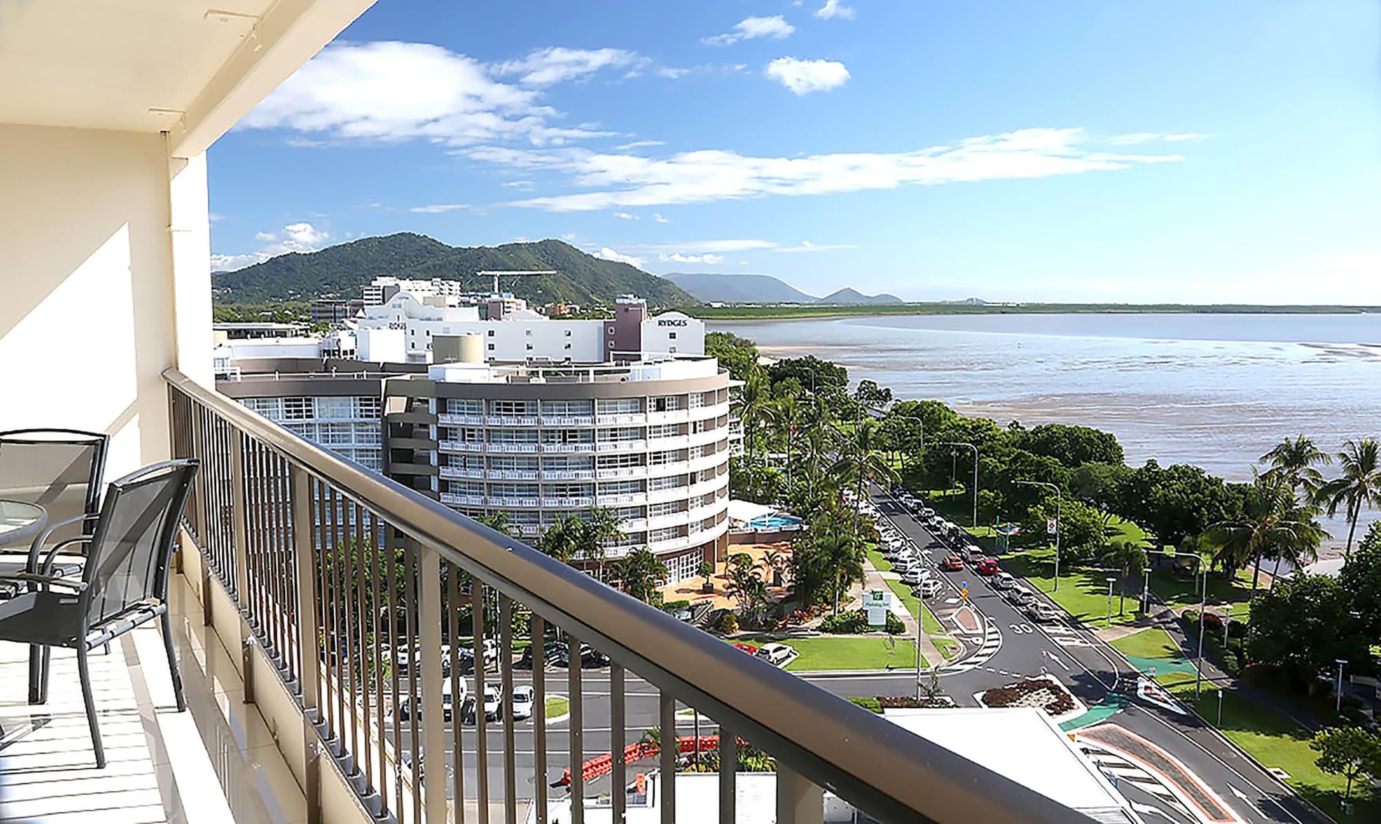 Cairns Aquarius Aparthotel Exterior photo